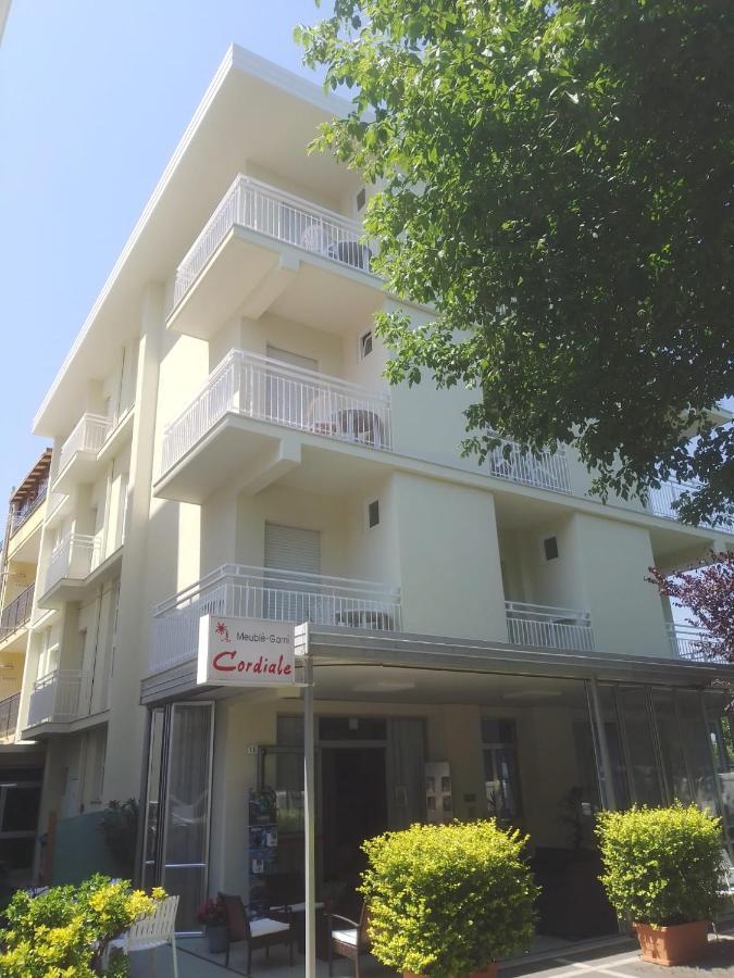 B&B - Meuble' - Hotel " Cordiale " Мизано-Адриатико Экстерьер фото