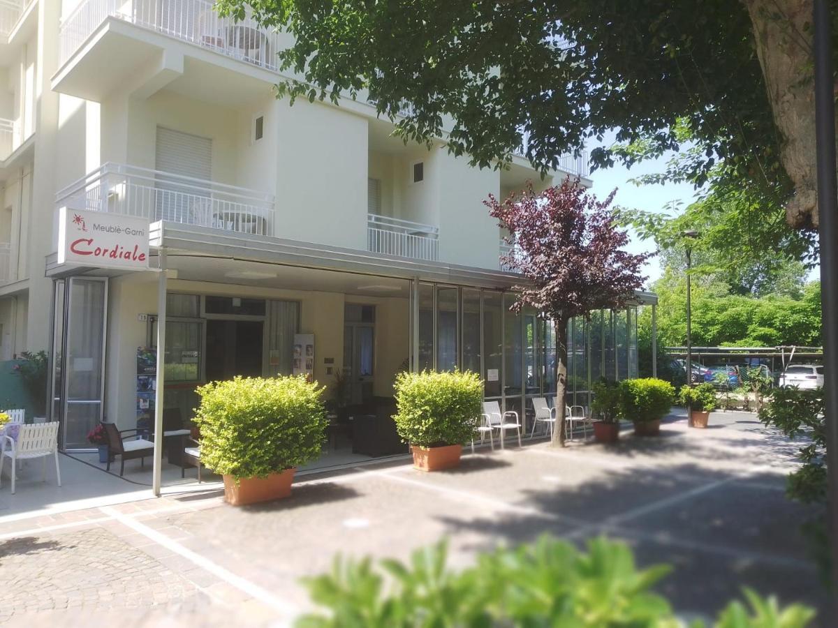 B&B - Meuble' - Hotel " Cordiale " Мизано-Адриатико Экстерьер фото
