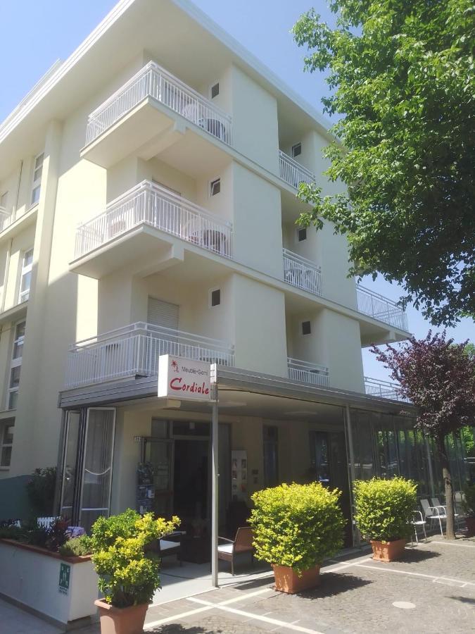 B&B - Meuble' - Hotel " Cordiale " Мизано-Адриатико Экстерьер фото