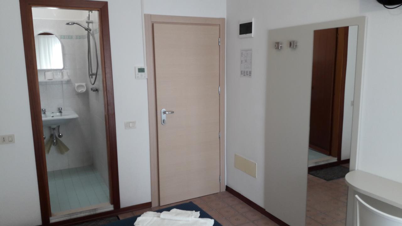 B&B - Meuble' - Hotel " Cordiale " Мизано-Адриатико Экстерьер фото
